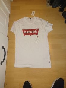 Levis tshirt
