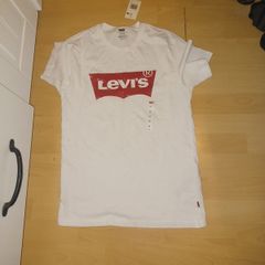 Levis tshirt