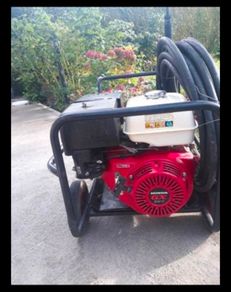 Honda power washer GX390, 3000psi in new conditions. Every thing working 100%   No last price or time waister please