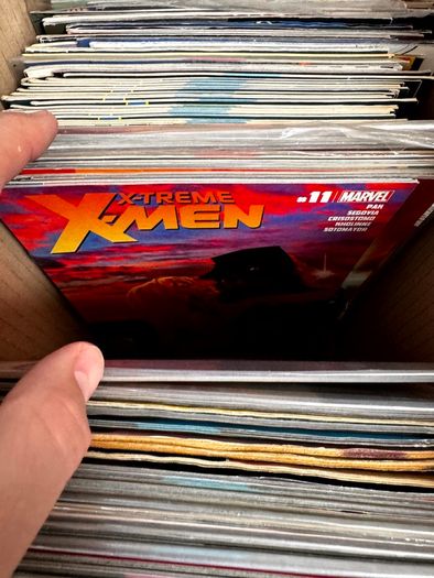 Marvel & DC Long Comic Box w 300 comics for Sale