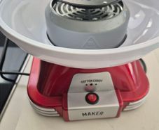 Cotton candy maker