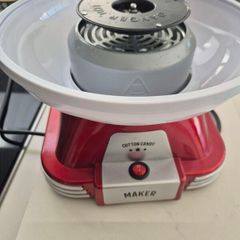 Cotton candy maker