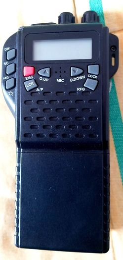 AM / FM CB Radio (Frequency: 26,956-27,405 MHz)