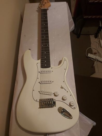 Rocktile Electric Guitar and AMP, in new condition