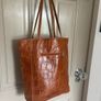 Mid sized genuine leather tote in cognac Image 3