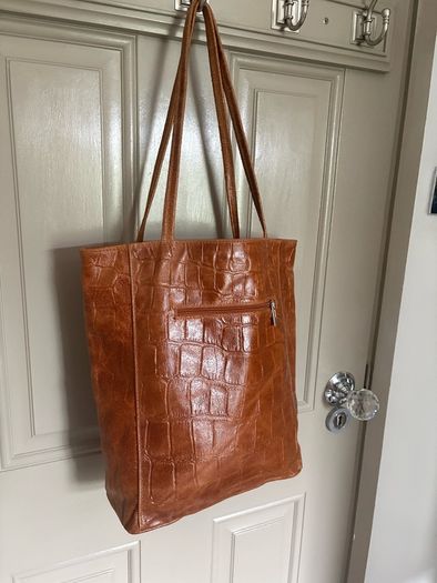 Mid sized genuine leather tote in cognac