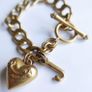 Juicy Couture Logo Heart J Charms Gold Tone Chain Link Toggle Clasp Bracelet 8" Image 6