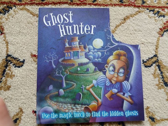 Kids book spooky halloween