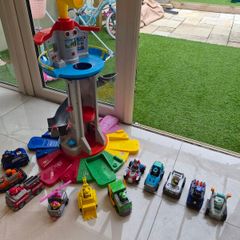 Paw Patrol Lookout tower & many extras