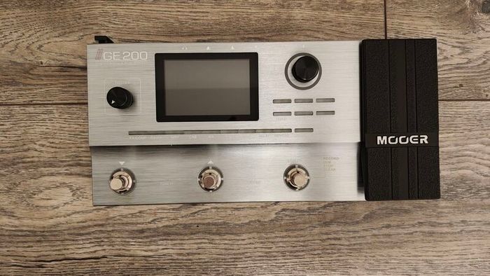 MOOER GE200 Guitar Effects Pedal