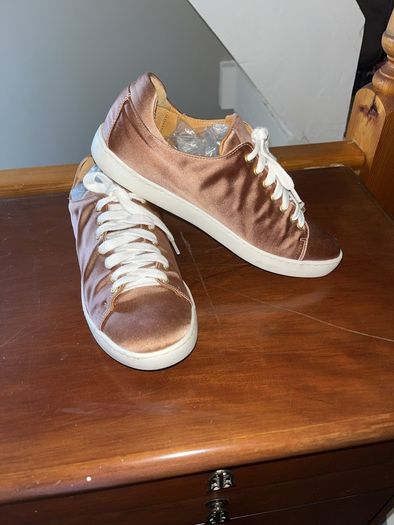 Sesame trainers / Runners. Gold colour, material type size 5.5