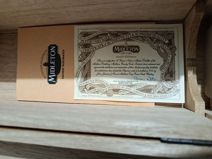 Empty Midleton Very Rare 2014 Wooden Box + Original Certificate & Invitation