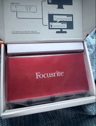 focusrite Scarlett 2i2 and condenser mic mpm-1000
