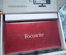 focusrite Scarlett 2i2 and condenser mic mpm-1000