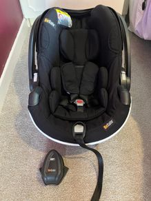 BeSafe infant car seat with isofix base