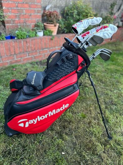 Full set of Taylormade Golf clubs