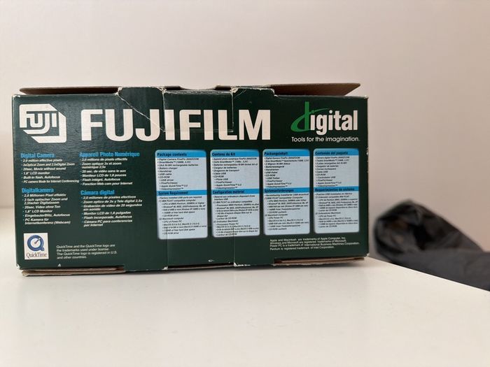 fujifilm finepix 2600 zoom digital camera