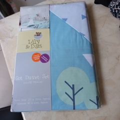 Lily & Dan Cot Duvet  Set.   B.N.W.T  S. 120cm x 150cm.