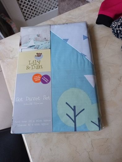 Lily & Dan Cot Duvet  Set.   B.N.W.T  S. 120cm x 150cm.