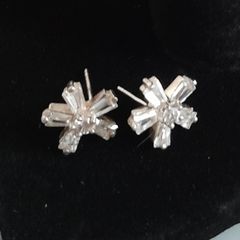 EARRINGS - Silver - Stud - Crystal