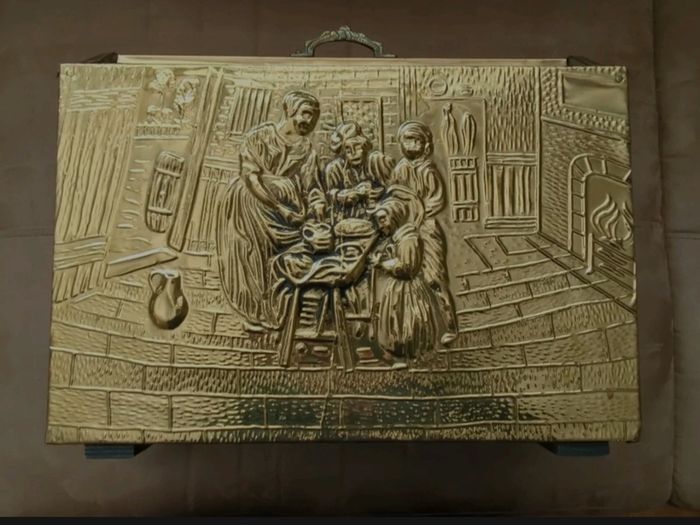 Vintage: Hammered Brass Wood Divided Magazine Rack With Mother & Children Kitchen Scene