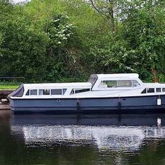 Aquafibre 42 mk 1 motor cruiser