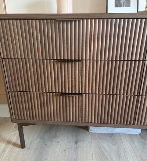 chest of drawers