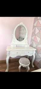 vanity table