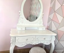 vanity table