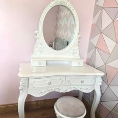 vanity table