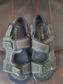 Mens sandles size 10