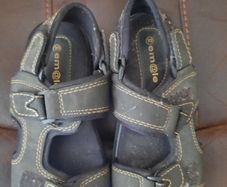 Mens sandles size 10