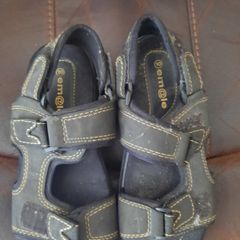 Mens sandles size 10
