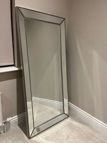 Home Accessories - Mirror