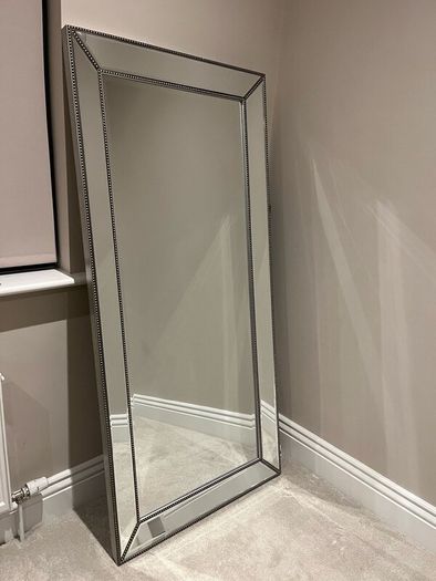 Home Accessories - Mirror