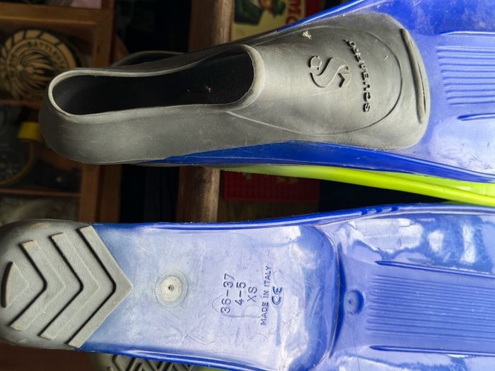 scuba diving fins