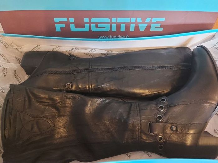 RRP 160 Eur French Design Real Leather Ladies Tall boots noir black perforated Fugitive new boxed size 5 LAST PAIR LEFT