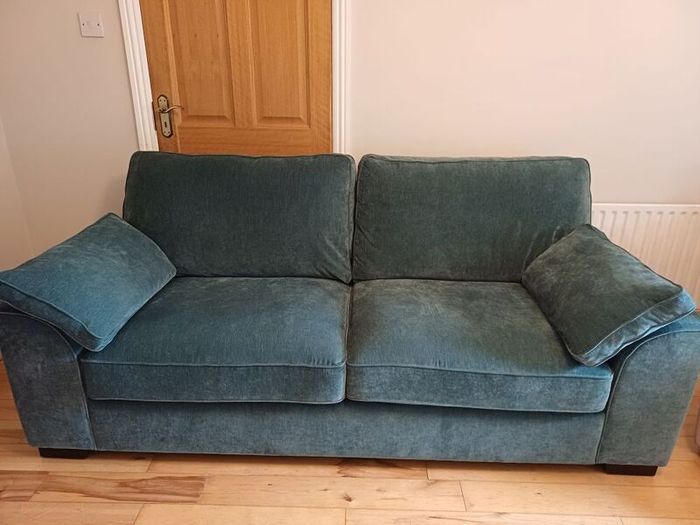 sofa and 2 armchairs for sale 6 months old