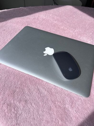 Apple MacBook Air 13 256GB SSD + Accessories