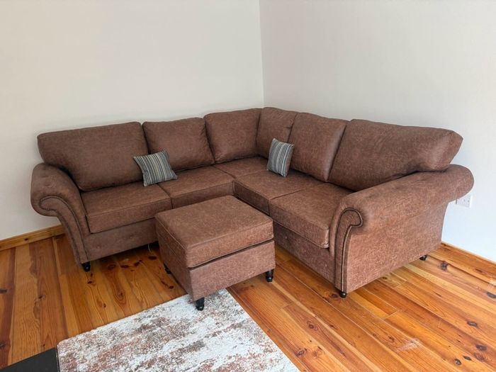 The Oakland Leather Sofa Range