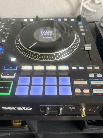 Rane Perfomer DJ Controller with case and deck saver