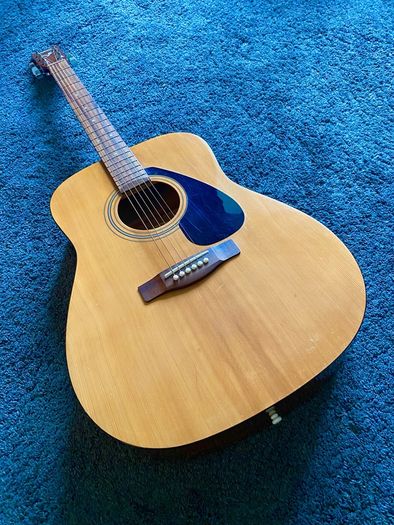 YAMAHA F310 Acoustic Guitar