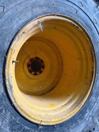 Goodyear 30.5L - 32 Special Sure Grip TD8