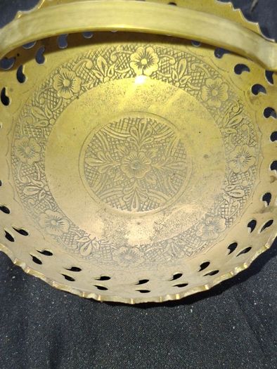 Beautiful Old Brass Trinket Basket featuring a swing handle, pierced shaped cutouts along the scalloped edge, and an engraved floral pattern, Postage Available