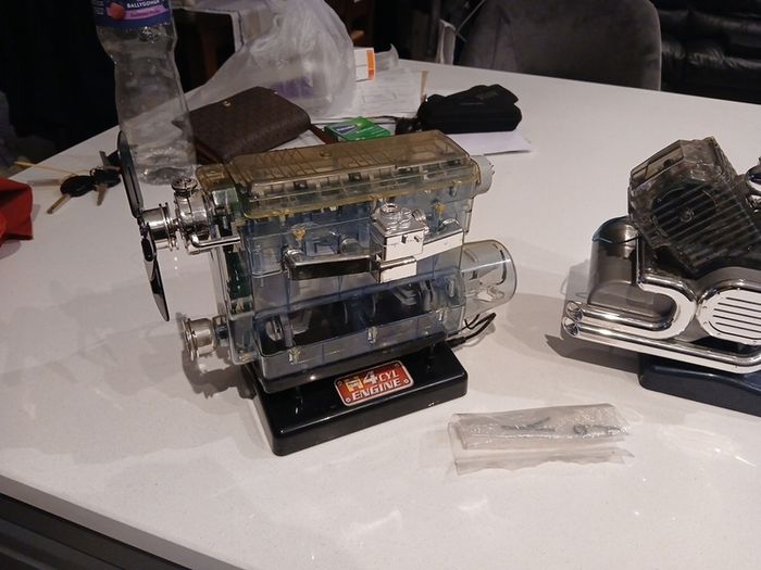 2 model engines haynes 4 cylinder & 2 cylinder