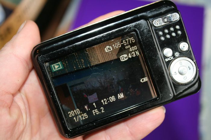 Fujifilm Finepix AV120 Compact Digital Camera 12 MP many scratches but Tested & Working