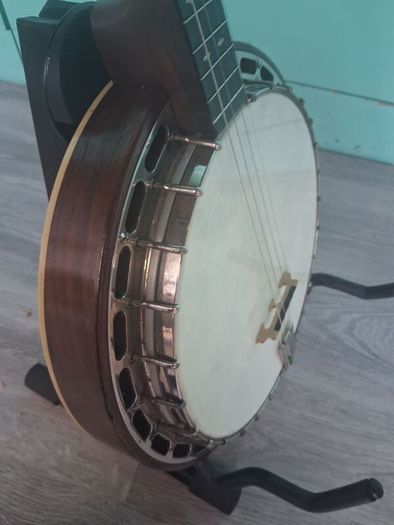 Vintage Ludwig Dixie tenor banjo .