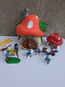 Schleich smurf house and figures