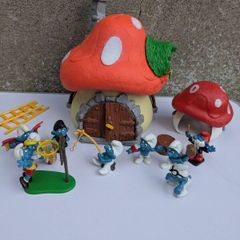 Schleich smurf house and figures