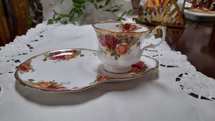 Royal Albert country roses